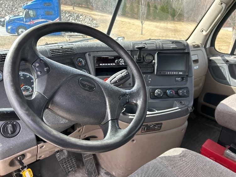 2017 Freightliner Cascadia — photo 10