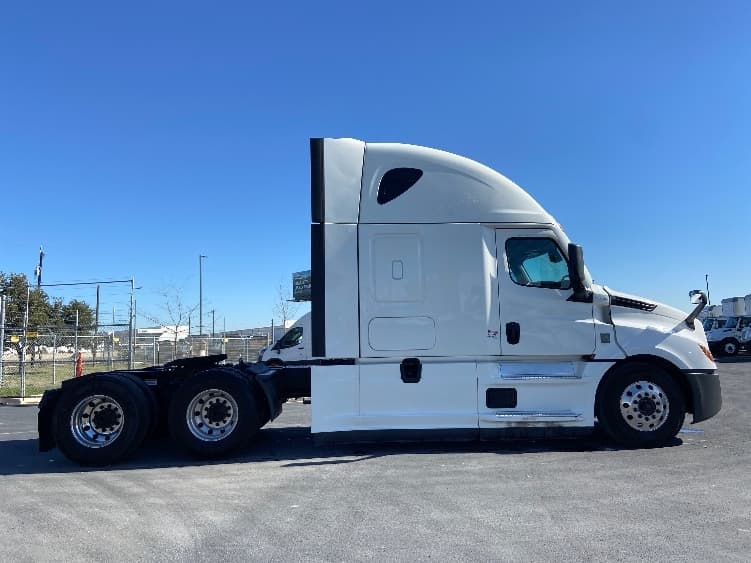 2023 Freightliner Cascadia — photo 8