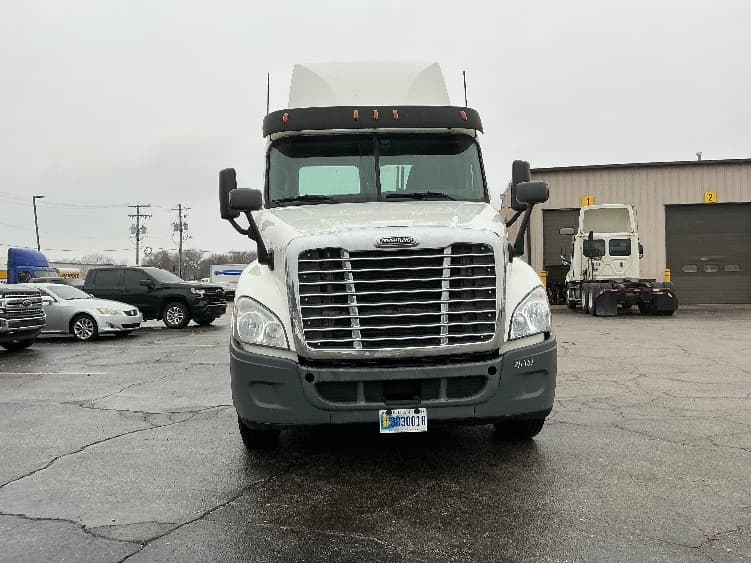 2019 Freightliner Cascadia — photo 2