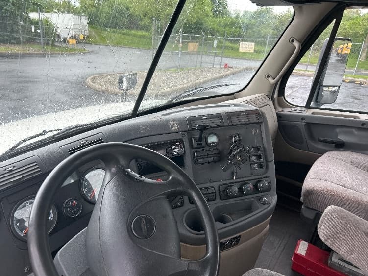 2017 Freightliner Cascadia — photo 10