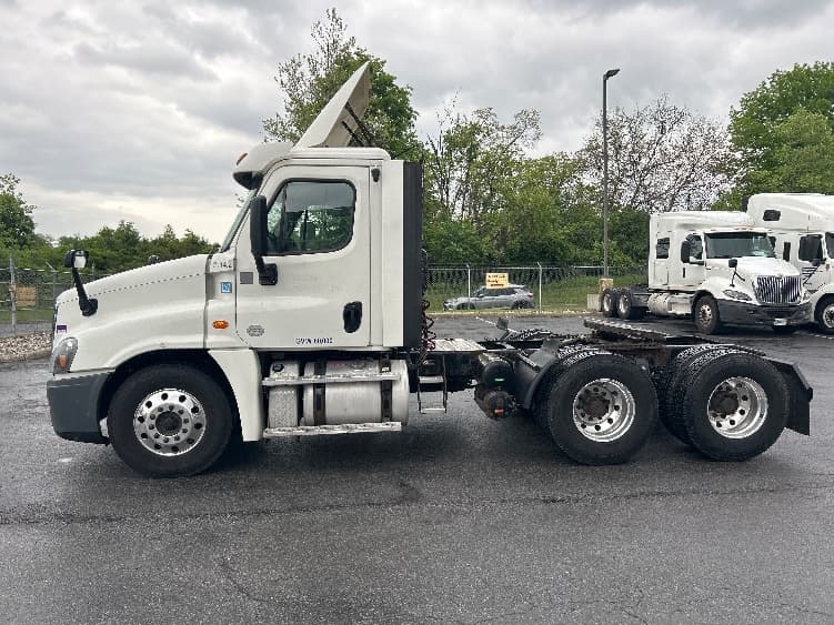 2017 Freightliner Cascadia — photo 4