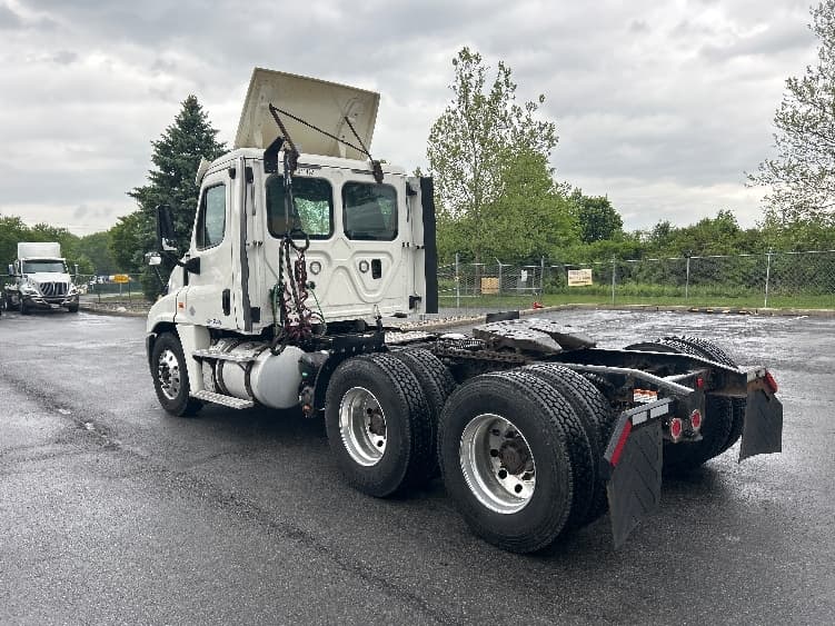 2017 Freightliner Cascadia — photo 5