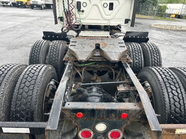 2017 Freightliner Cascadia — photo 6