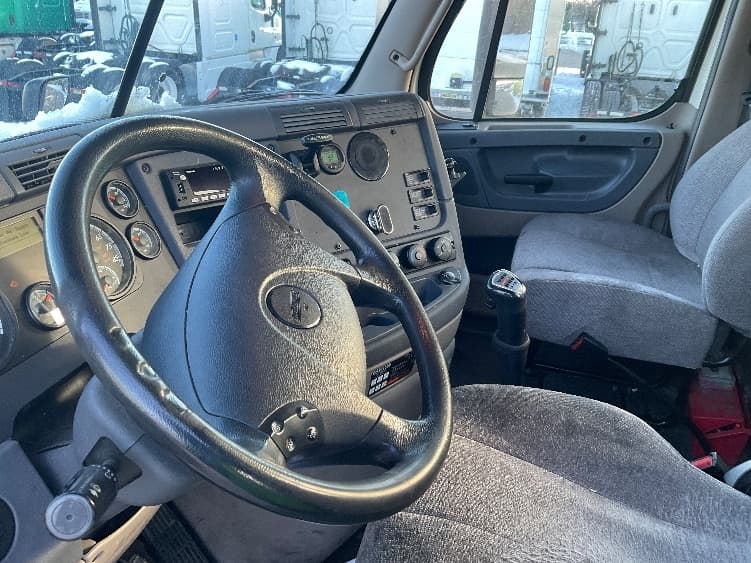 2019 Freightliner Cascadia — photo 10