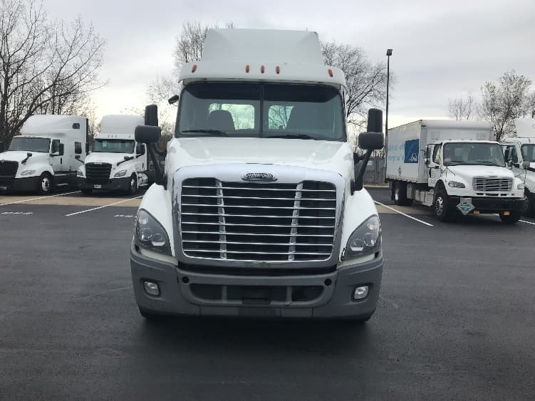 2019 Freightliner Cascadia — photo 2