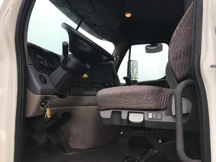 2019 Freightliner Cascadia — photo 9