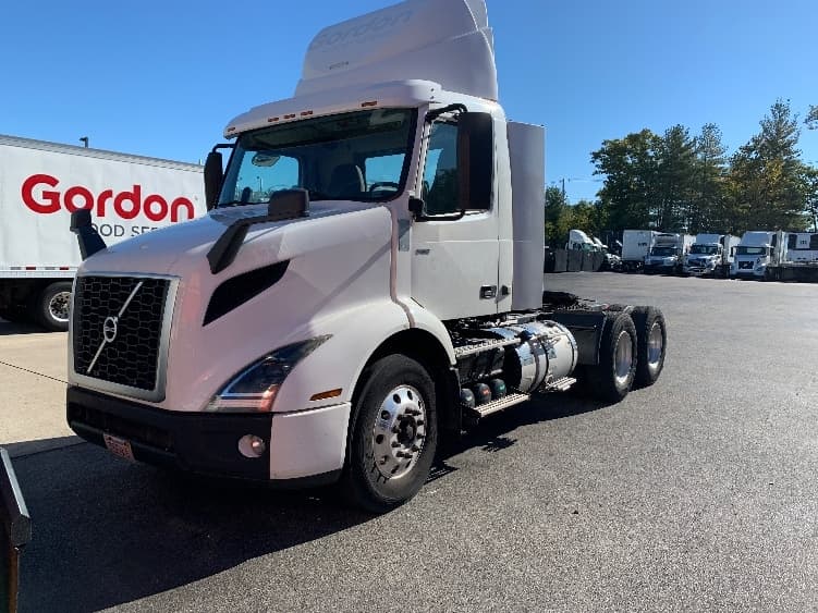 2019 Volvo VNR 640 — photo 2
