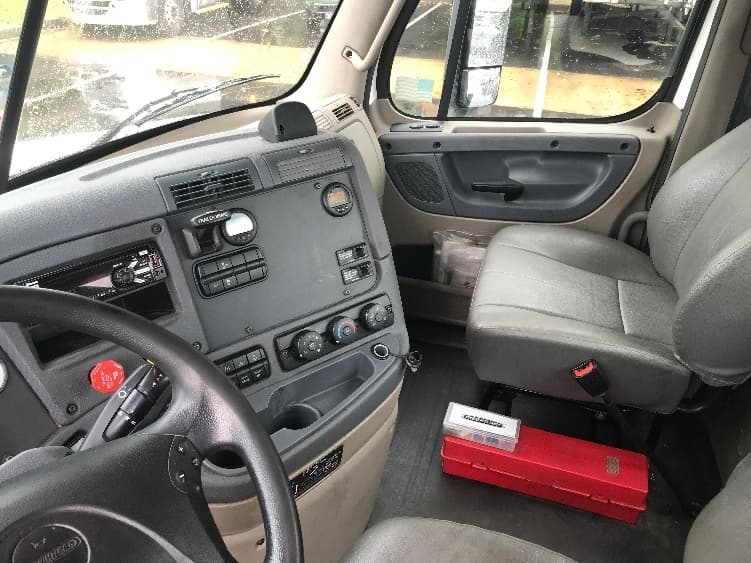 2019 Freightliner Cascadia — photo 10