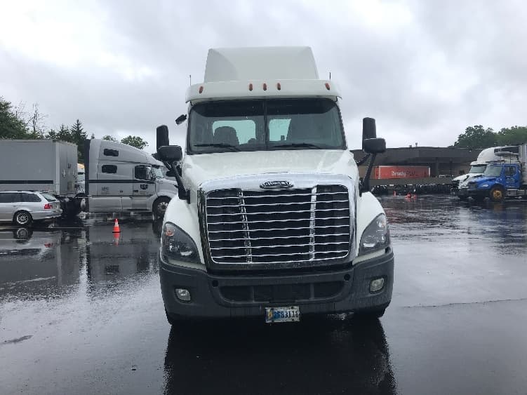 2019 Freightliner Cascadia — photo 2