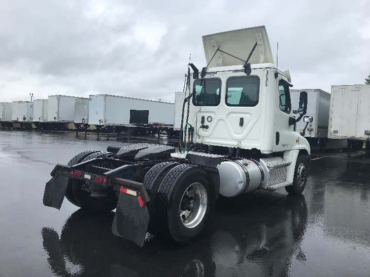 2019 Freightliner Cascadia — photo 7