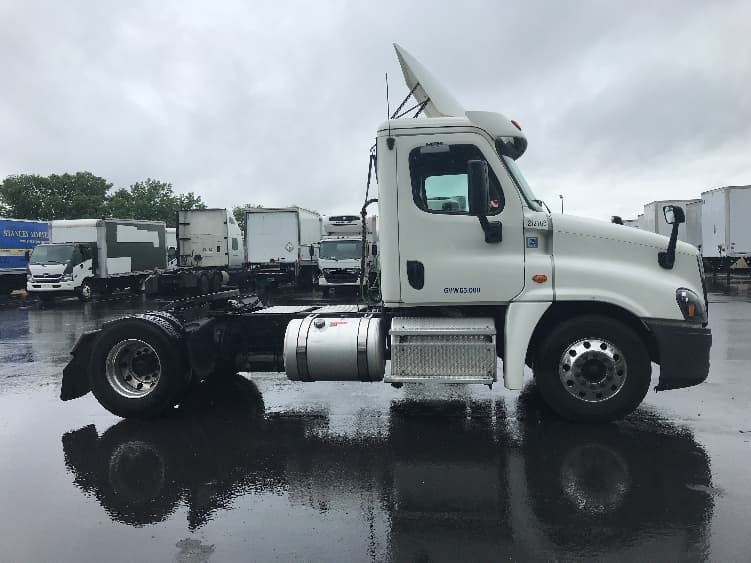 2019 Freightliner Cascadia — photo 8