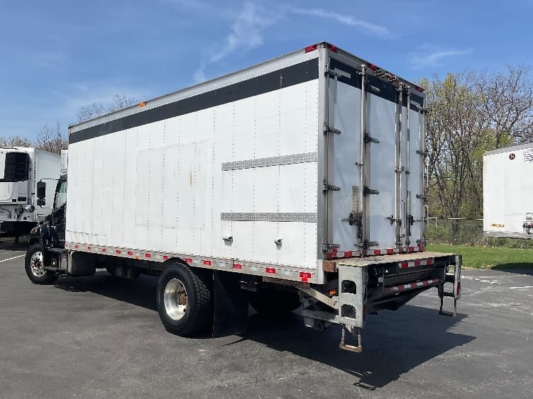 2019 Hino 338 — photo 6