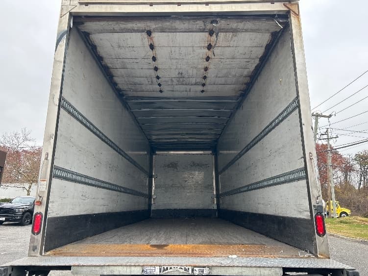 2019 Hino 268 — photo 8