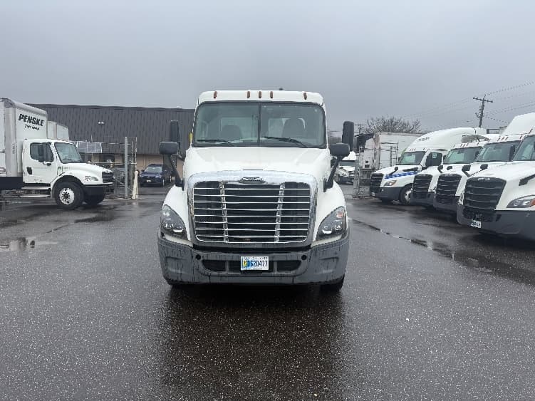 2019 Freightliner Cascadia — photo 2