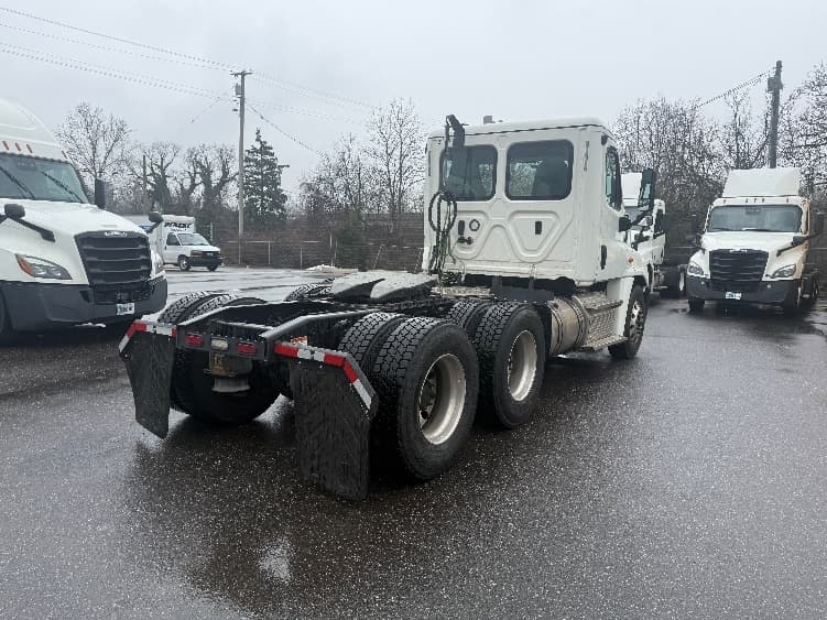 2019 Freightliner Cascadia — photo 7