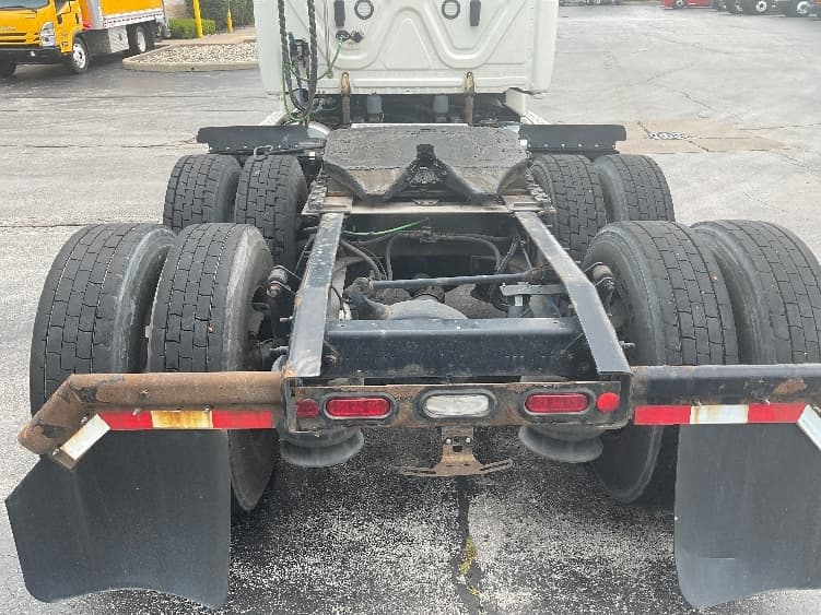 2019 Freightliner Cascadia — photo 6