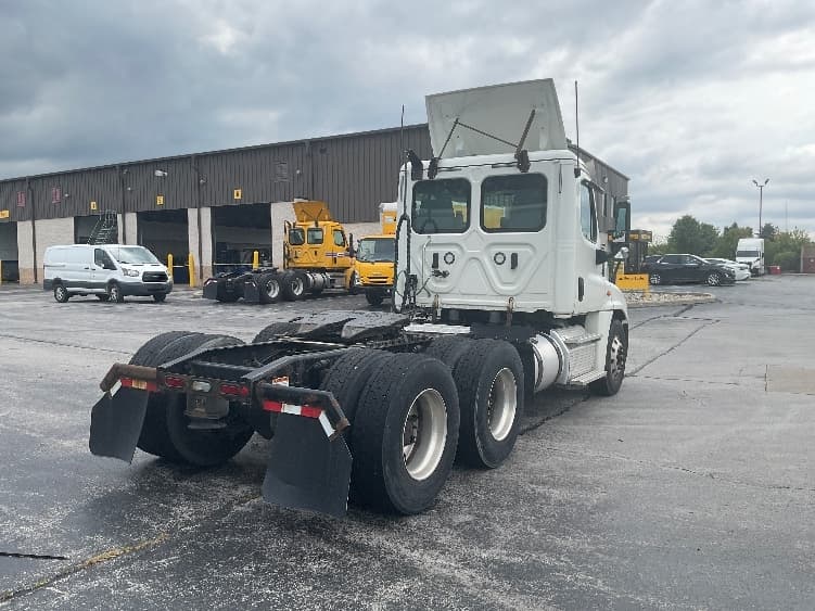 2019 Freightliner Cascadia — photo 7