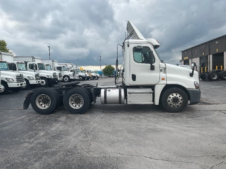 2019 Freightliner Cascadia — photo 8