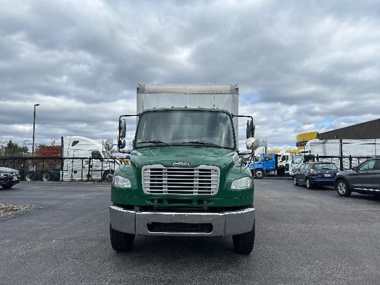 2019 Freightliner M2 106 — photo 2