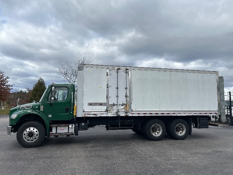 2019 Freightliner M2 106 — photo 4