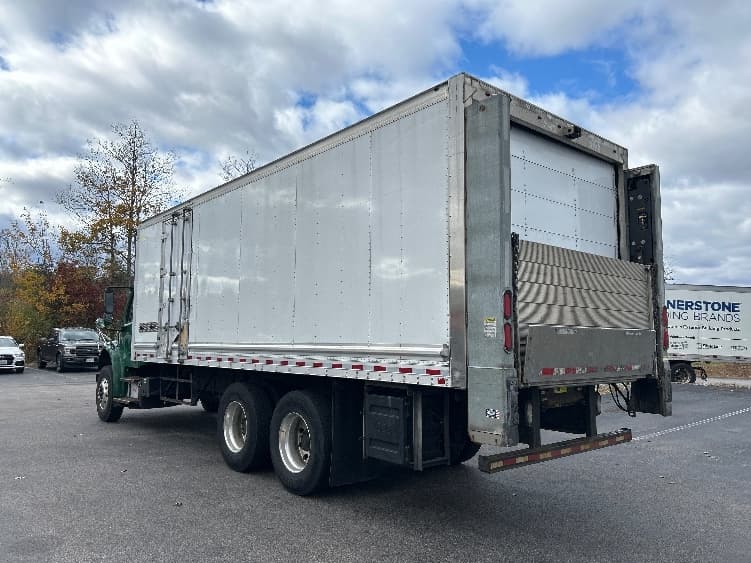 2019 Freightliner M2 106 — photo 6