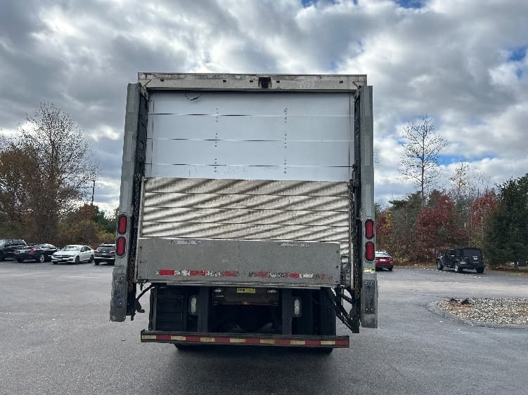 2019 Freightliner M2 106 — photo 7