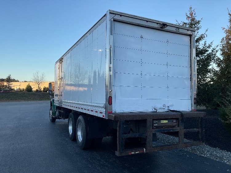 2019 Freightliner M2 106 — photo 6