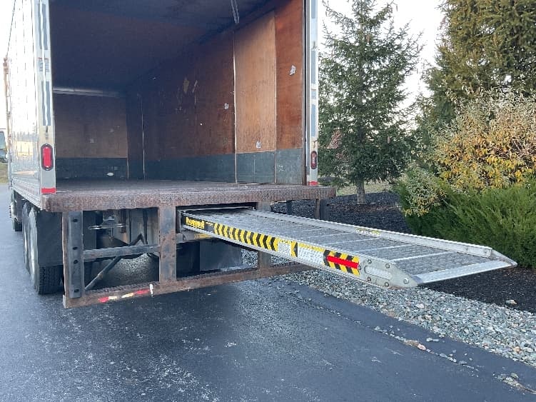 2019 Freightliner M2 106 — photo 9