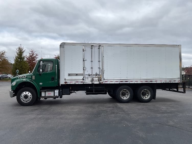 2019 Freightliner M2 106 — photo 4
