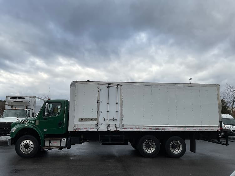 2019 Freightliner M2 106 — photo 4