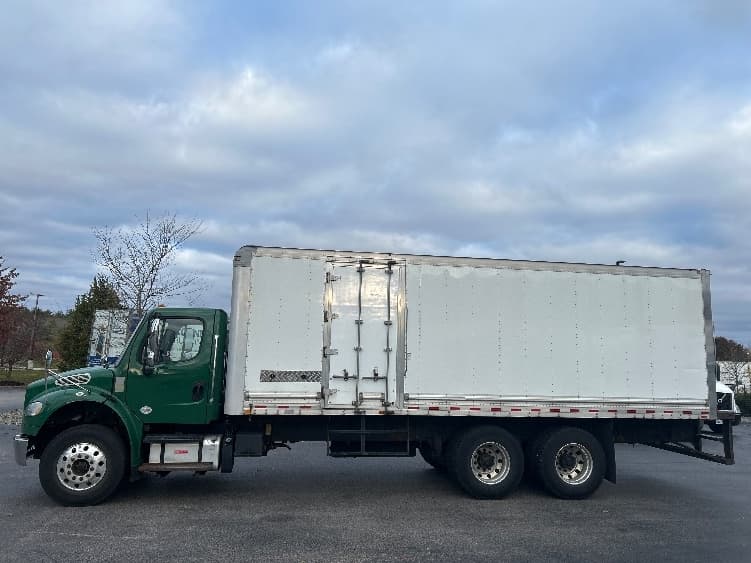 2019 Freightliner M2 106 — photo 4