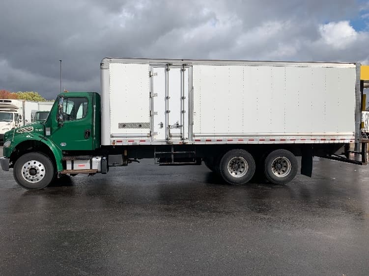2019 Freightliner M2 106 — photo 4