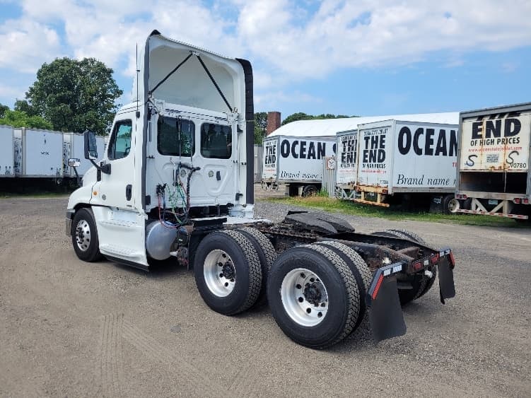 2019 Freightliner Cascadia — photo 5