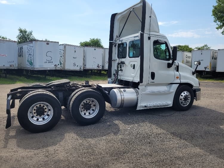 2019 Freightliner Cascadia — photo 7
