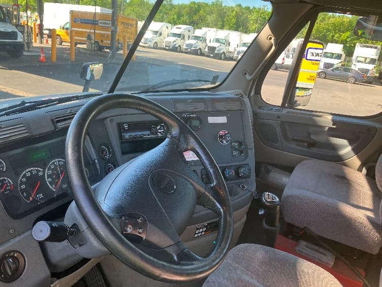 2019 Freightliner Cascadia — photo 10