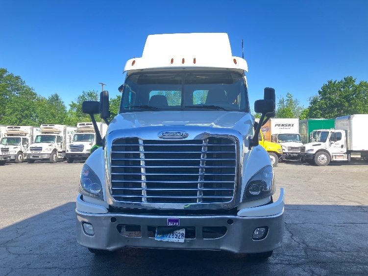 2019 Freightliner Cascadia — photo 2