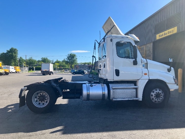 2019 Freightliner Cascadia — photo 8