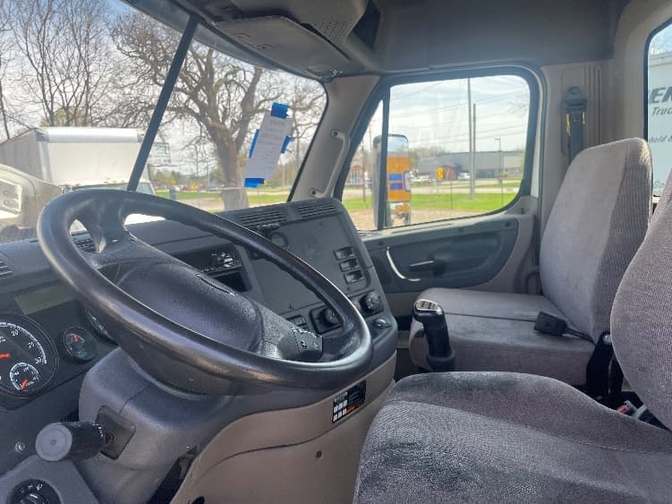 2019 Freightliner Cascadia — photo 10