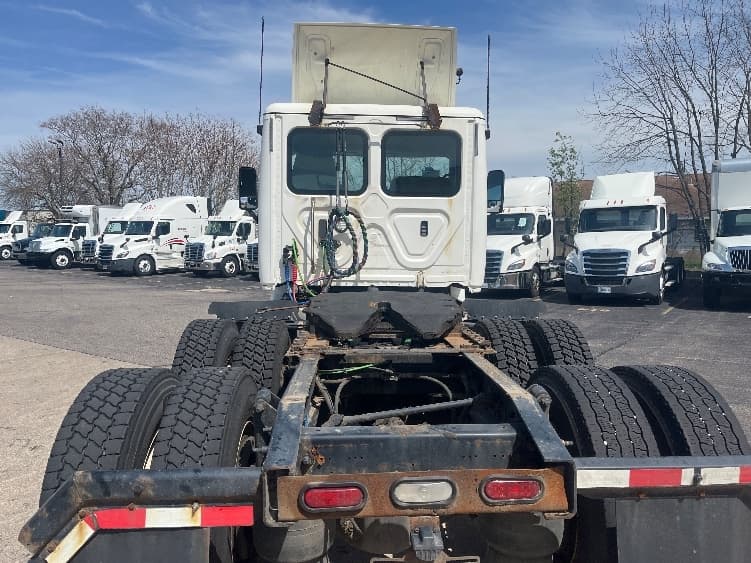 2019 Freightliner Cascadia — photo 6