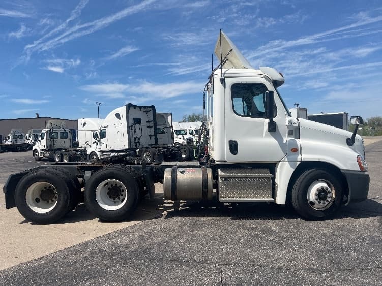 2019 Freightliner Cascadia — photo 8