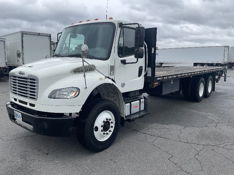 2019 Freightliner M2 106 — photo 3