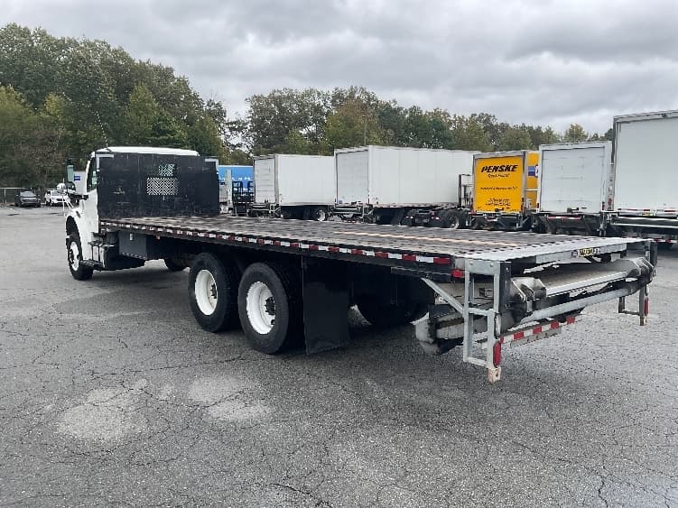 2019 Freightliner M2 106 — photo 6