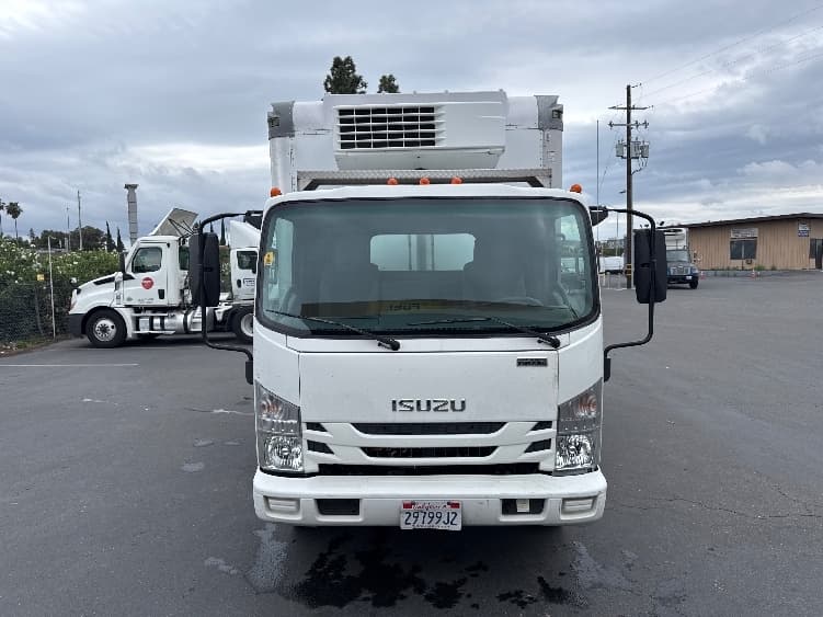 2019 Isuzu NRR — photo 2