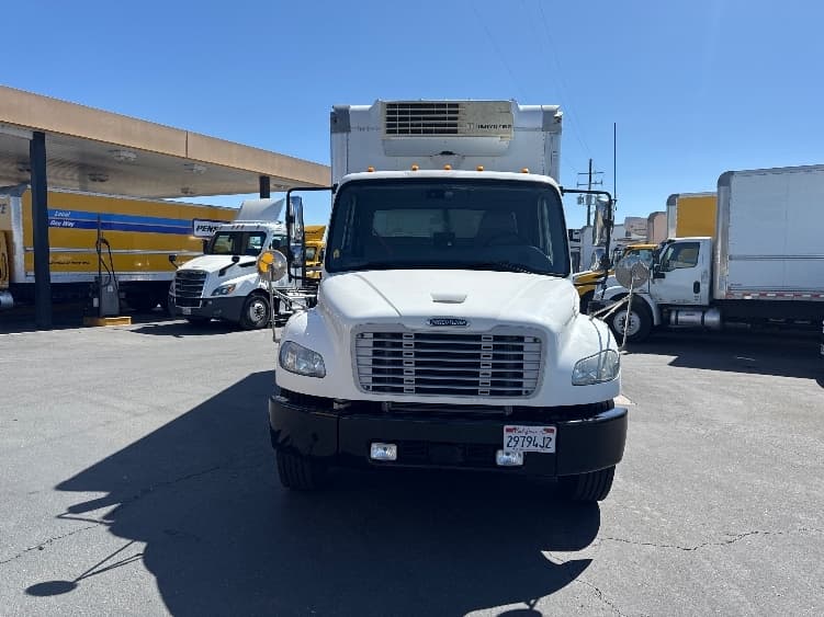 2019 Freightliner M2 106 — photo 2