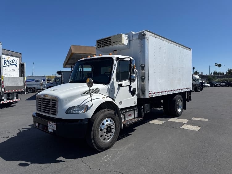 2019 Freightliner M2 106 — photo 3