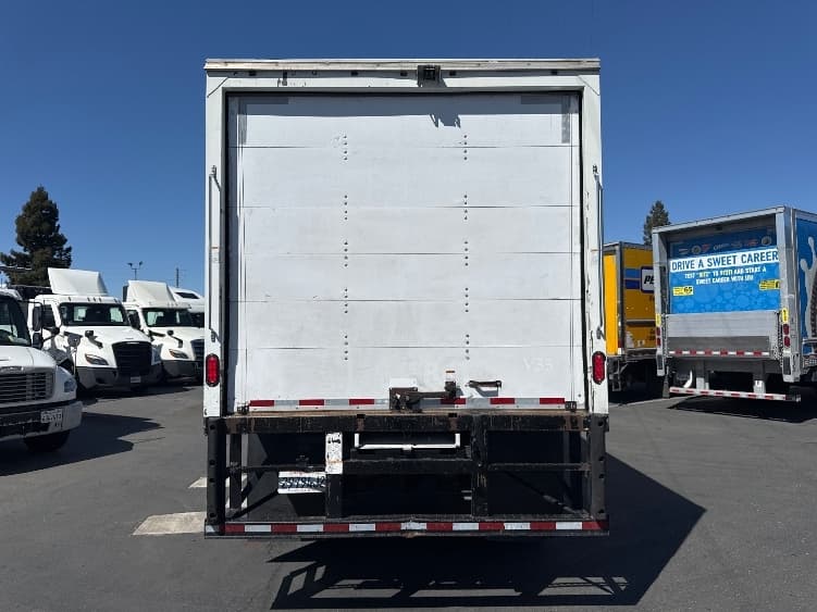 2019 Freightliner M2 106 — photo 7