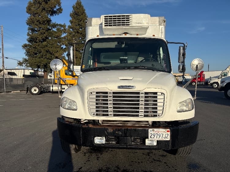 2019 Freightliner M2 106 — photo 2