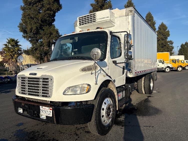 2019 Freightliner M2 106 — photo 3