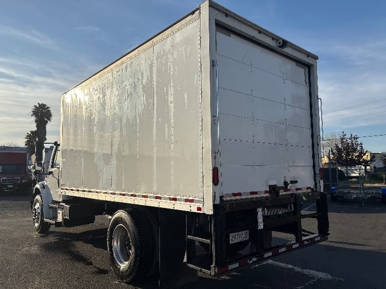 2019 Freightliner M2 106 — photo 6