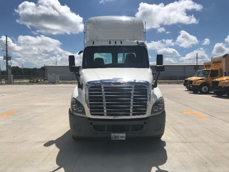 2019 Freightliner Cascadia — photo 2